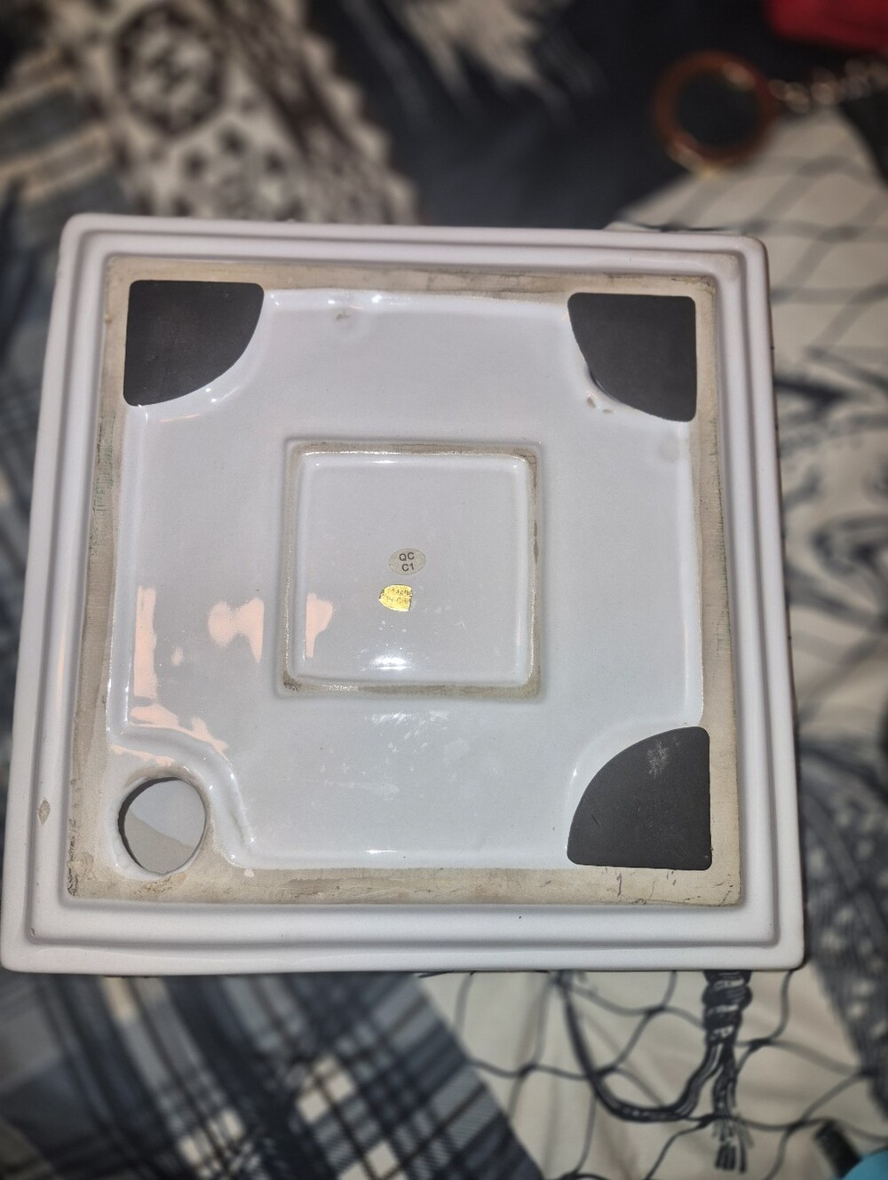 Nub Cigar White Ceramic Ashtray - Picture 2 of 3